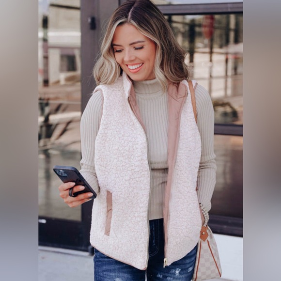 Sloane fleece lined reversible vest - Picture 3 of 5